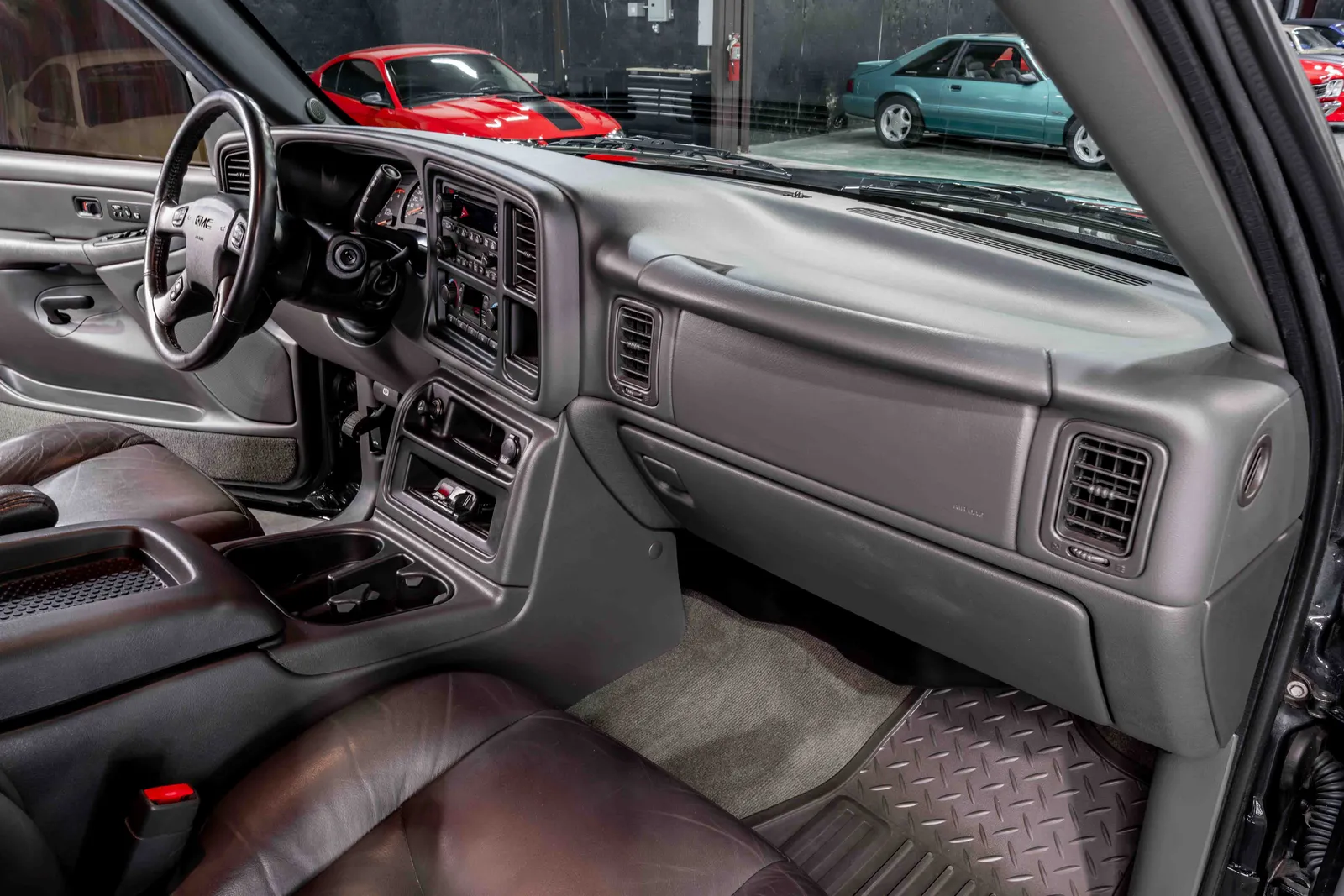  2004-GMC-Sierra-2500HD-Dark-Spiral-Gray-Metallic-184479-49.jpg
